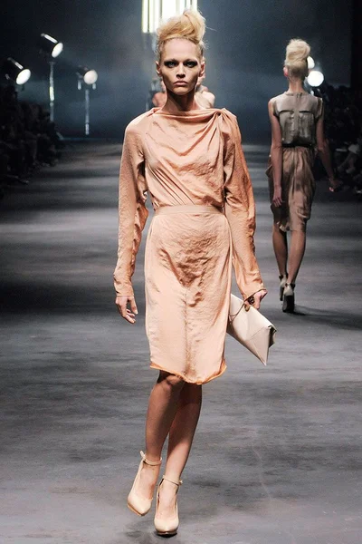 Look 32